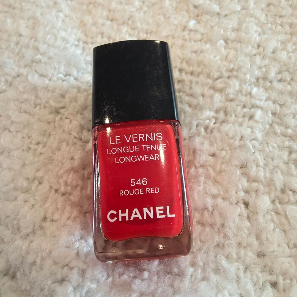 Chanel 546 Rouge red Nail Polish